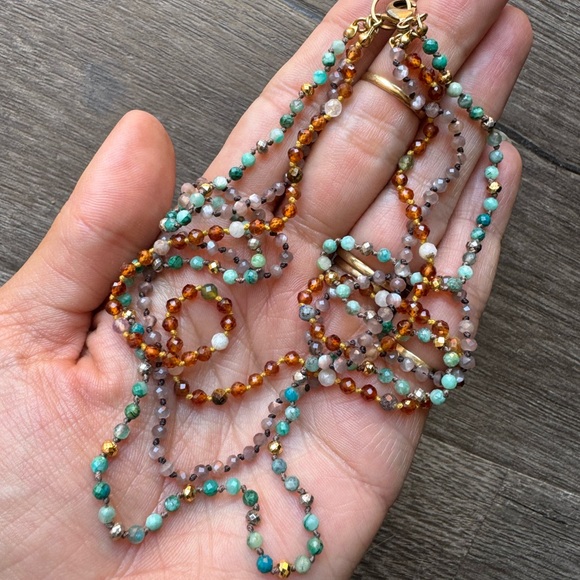 Handmade hand knotted triple layer gemstone necklace - Picture 8 of 8